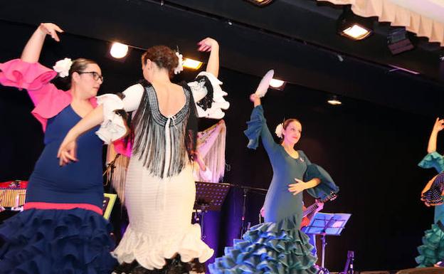 La Cofradía de Santa Águeda recauda 4.160 euros para la lucha contra el cáncer