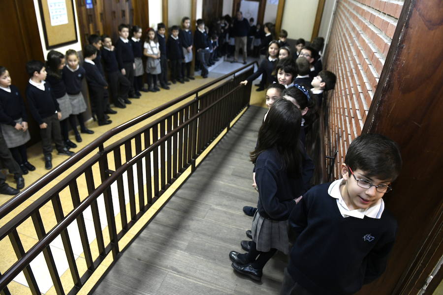 Miles de niños de Valladolid celebran el Día de la Paz