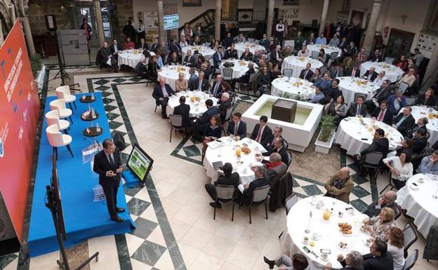 El presidente del CES insta al Gobierno a invertir en una nueva plataforma ferroviaria Ávila - Madrid