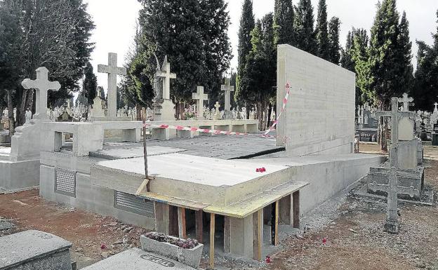 Cinco fosas aún sin localizar albergan los restos de 324 represaliados en el cementerio de El Carmen de Valladolid