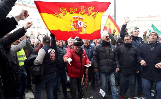 Madrid se planta ante los taxistas «radicales podemizados»