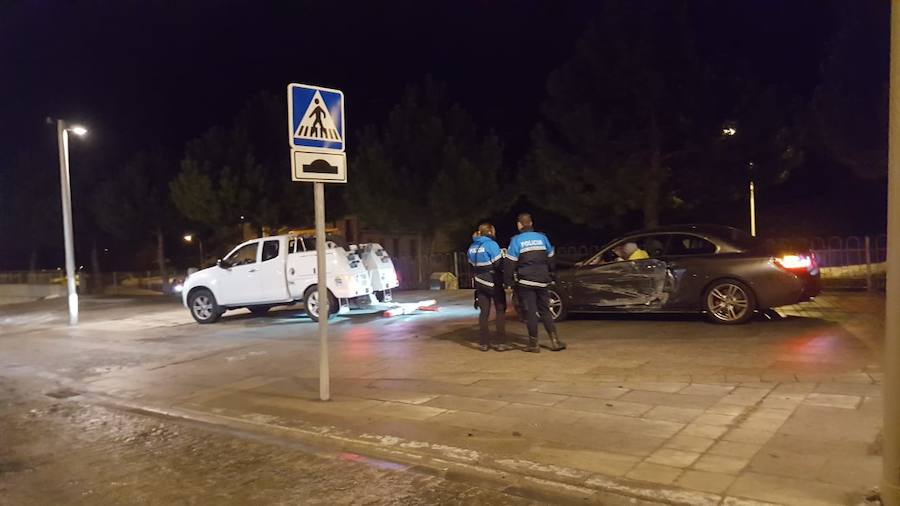 Tres heridos al colisionar un coche contra una columna dentro del 'parking' de Padre Claret