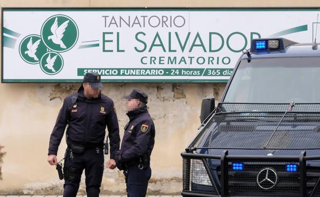 Padre e hijo, en la misma celda después de haber pasado por el psicólogo y el médico
