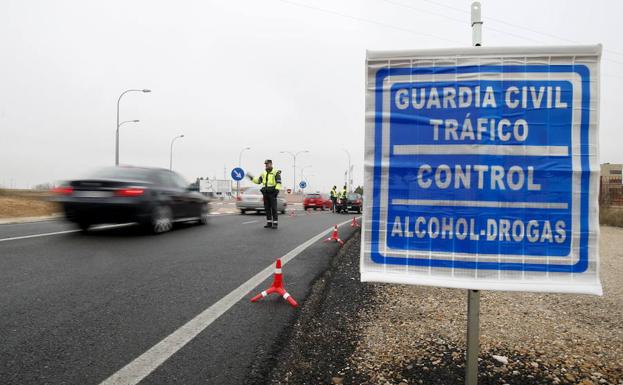 La Guardia Civil 'pilla' a 103 conductores bajo los efectos de drogas y alcohol en Valladolid