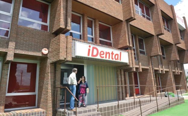 El juez De la Mata impide que diez entidades de crédito sigan cobrando los préstamos a clientes de iDental