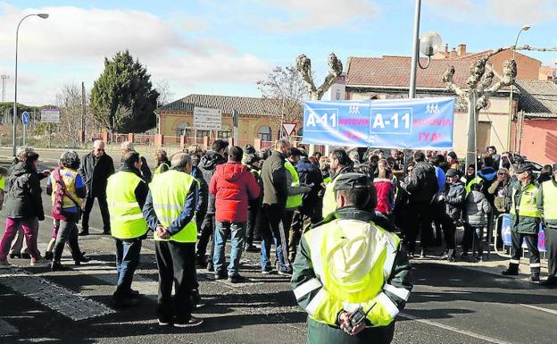 El colectivo en defensa de la Autovía del Duero lleva el debate a las Cortes