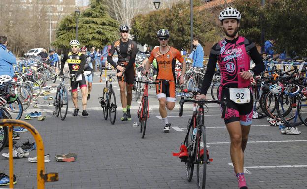 Hernández y Emma Pérez reinan en el Duatlón Ciudad de Palencia