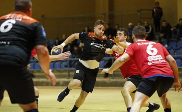 El BM Salamanca pone contra las cuerdas al BM Pinto (27-28)