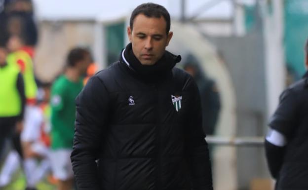 Ángel Sánchez: «Ganar el derbi es un paso importantísimo para el CD Guijuelo»