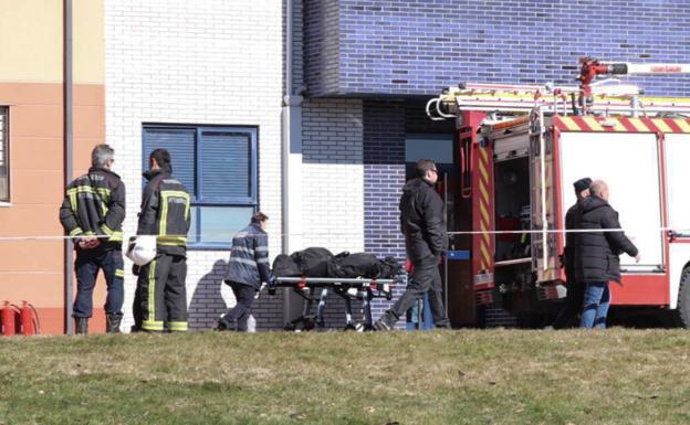 Fallece un joven en la explosión de un piso tutelado en la Barriada San Juan Bautista