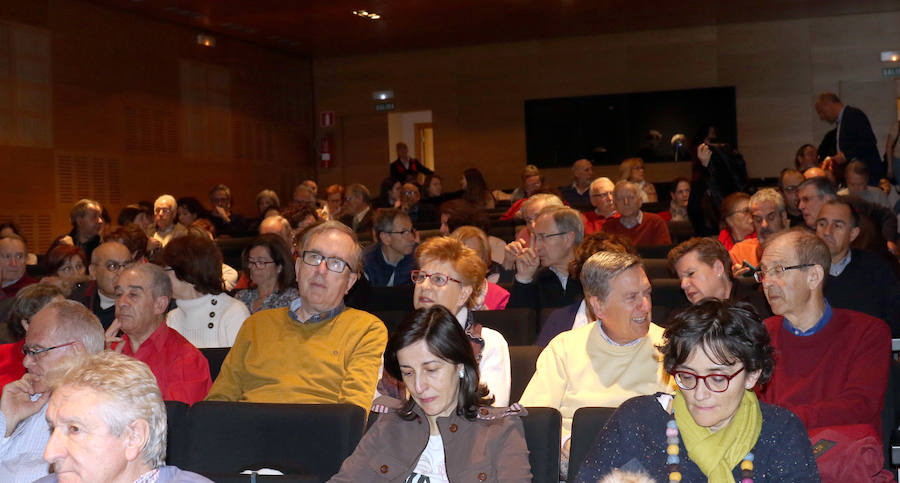El periodista Juan Cruz, en el ciclo 'Cronistas del Siglo XXI' en el Teatro Calderón