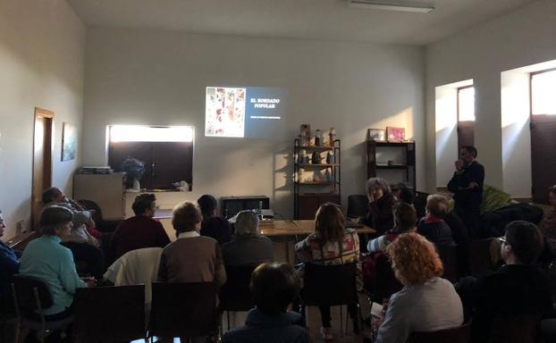 Finaliza el taller de bordado serrano en Mogarraz con las conclusiones del estudio sobre su origen