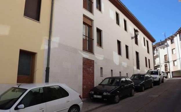 Cuéllar tapia las casas de Niñas Huérfanas tras el desalojo de una familia 'okupa'