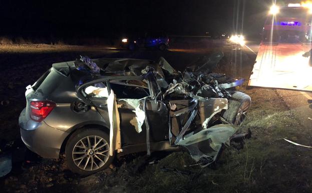 Se da a la fuga tras un tremendo choque contra un tractor en Quintanilla del Agua