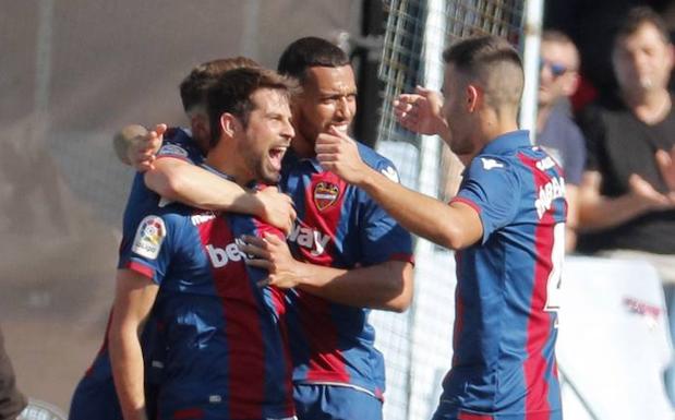 El Levante hunde a un Celta desquiciado