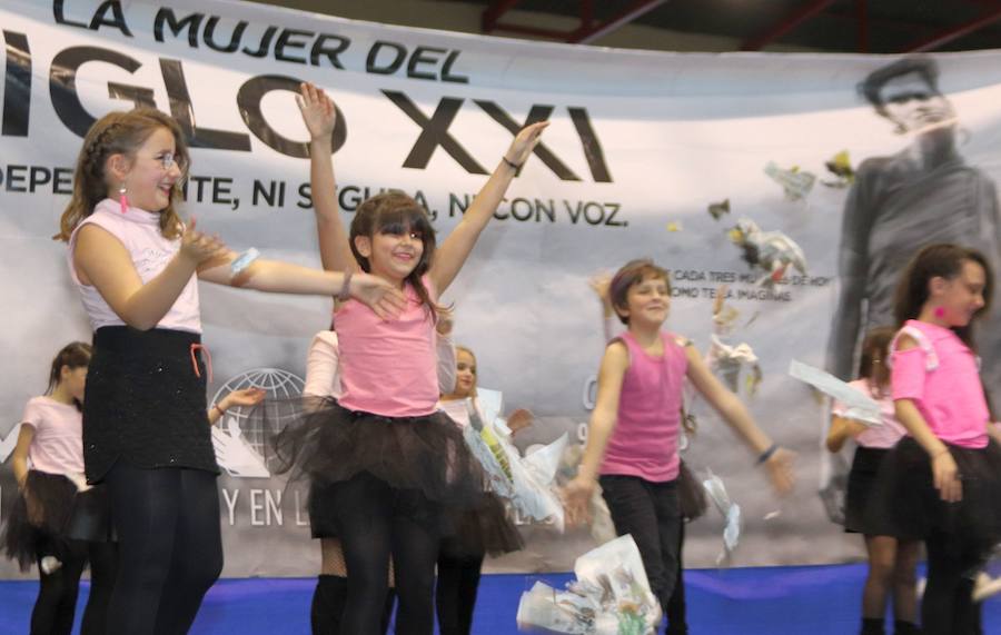 Festival solidario de Manos Unidas en Cuéllar