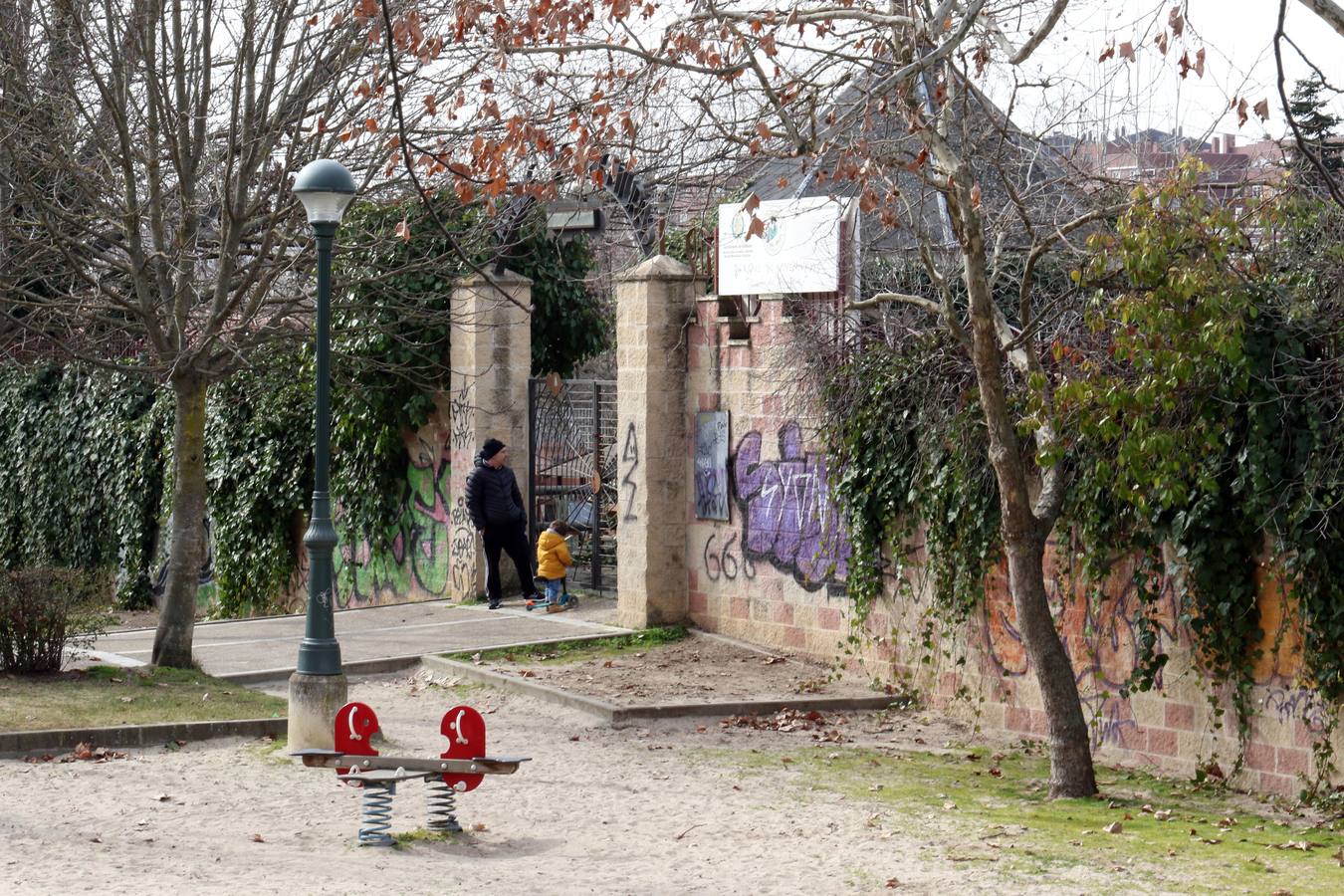 Trabajos de limpieza para la reforma del Parque Juan de Austria