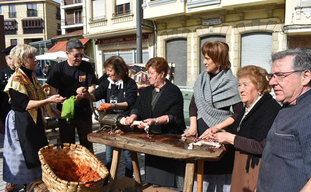 La Fiesta del Mondongo rinde un homenaje a la tradición choricera de Guijuelo