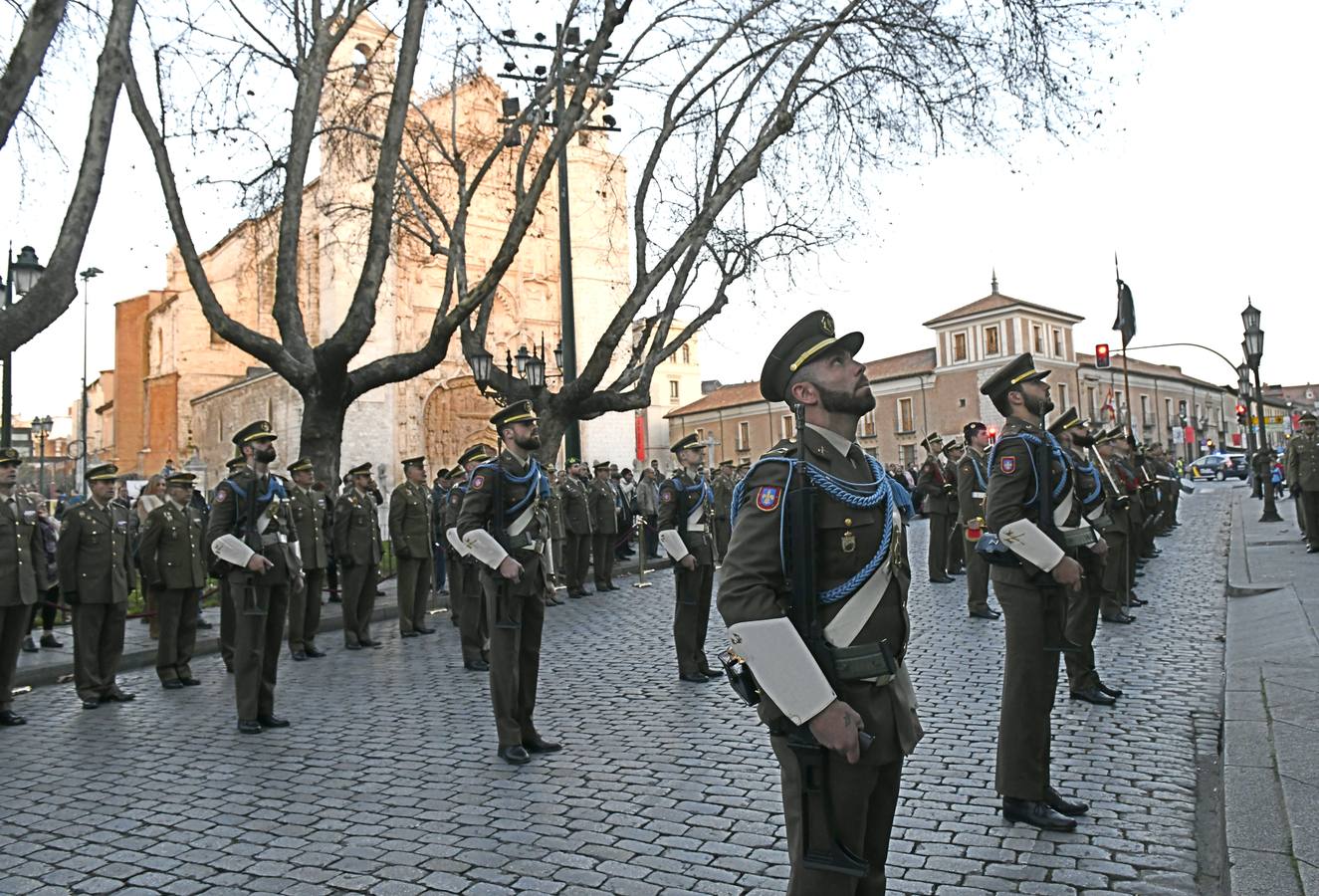 Homenaje a la bandera en el Palacio Real de Valladolid