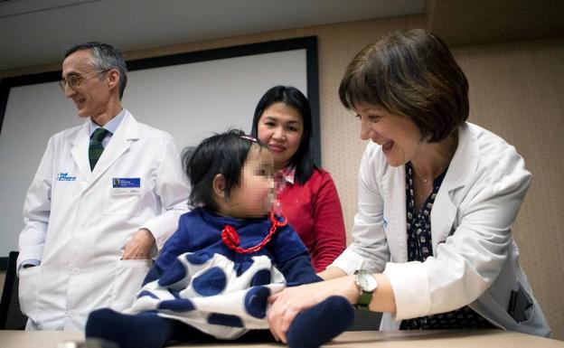 El hospital Vall d'Hebrón logra una terapia contra la atrofia muscular espinal infantil