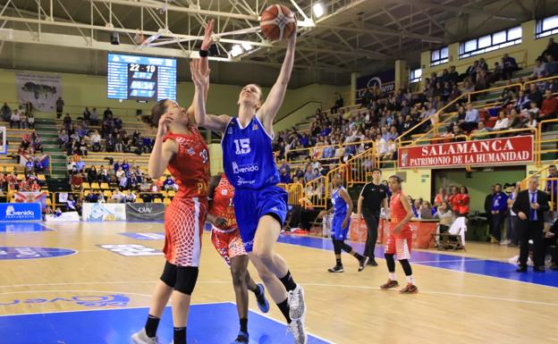 Atascado triunfo ante Bembibre de un Avenida con la cabeza en la Copa de la Reina (58-43)