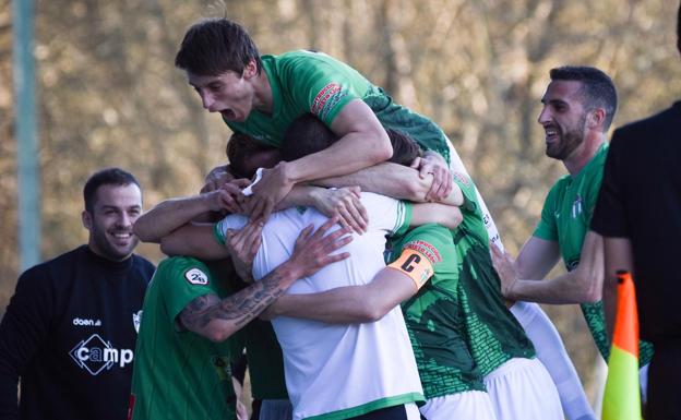 Raúl Ruiz escribe la tercera victoria consecutiva del Guijuelo ante el Fabril (0-1)