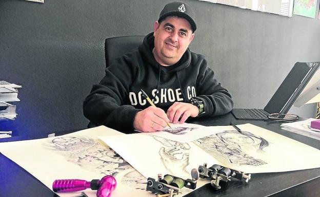 De obrero de la construcción a «obrero del tatuaje»
