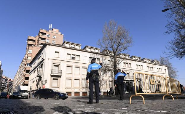 El centro de Valladolid afronta hoy el cuarto día de corte con un aluvión de críticas al Ayuntamiento