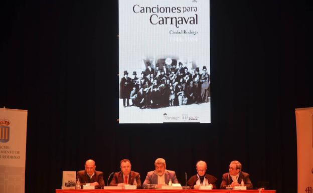 Un libro recoge la historia de Ciudad Rodrigo a través de las coplas de las murgas