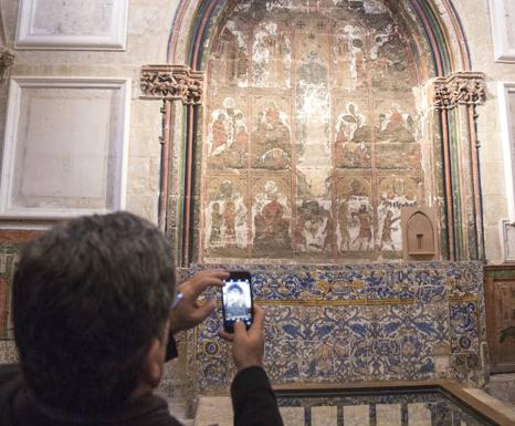 La restauración de la capilla de Santa Bárbara de la Catedral descubre unas pinturas góticas