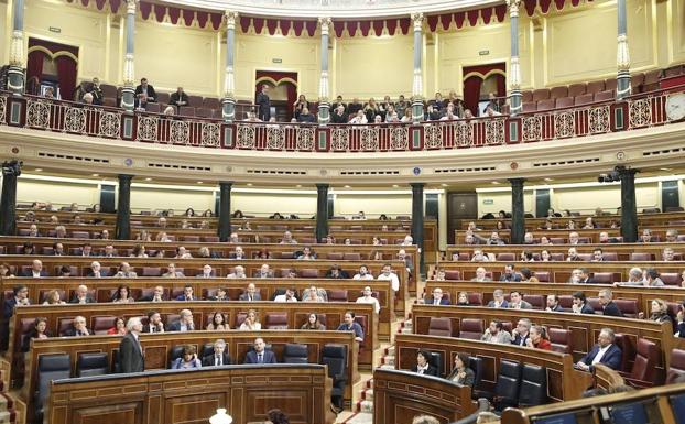 Cuatro de los 31 diputados por la región cierran la legislatura sin apenas intervenir