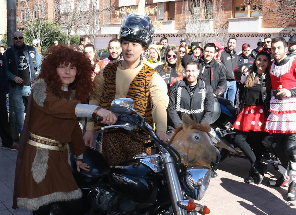 Carnaval motero y exhibición de coches clásicos en Valladolid