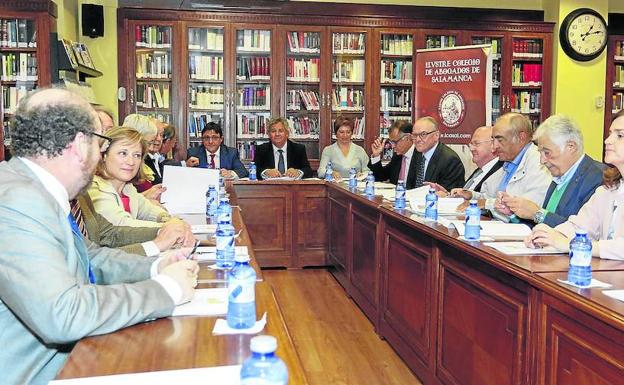 Los letrados impulsan su proyección en la sociedad y mejoran su formación