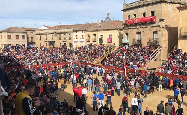 Un multitudinario encierro a caballo en Ciudad Rodrigo se salda sin incidentes
