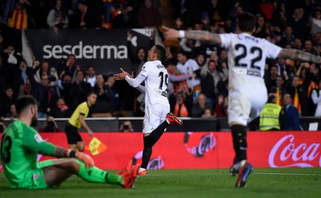 El Valencia gana la pelea por acercarse a Europa