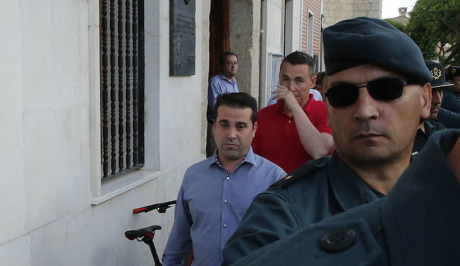Condenado a un año de cárcel el autor del bofetón al alcalde de Valdestillas durante un pleno