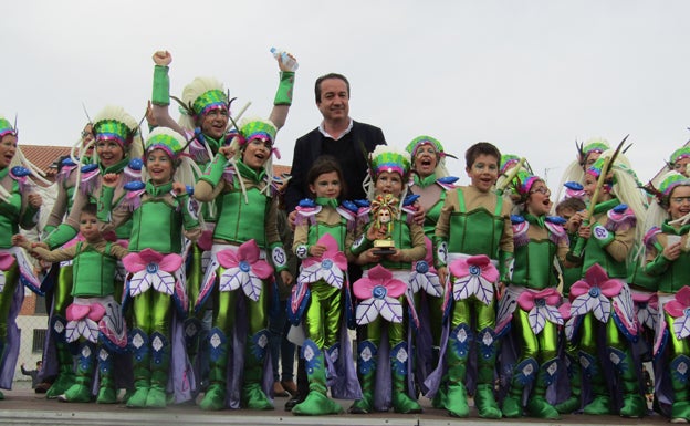 Arévalo se vuelca en su desfile de Carnaval que, año tras año, ve aumentar el número de participantes
