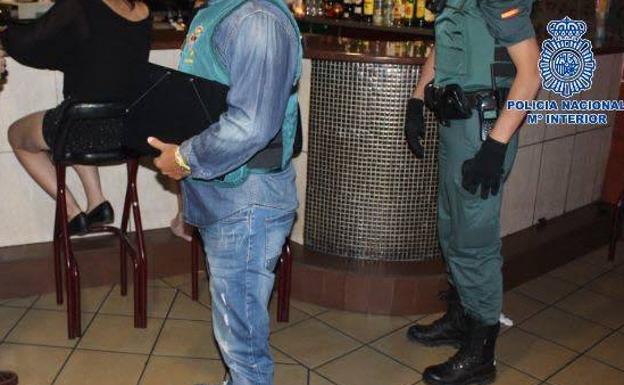 Captaban a mujeres de Venezuela para prostituirlas en clubes de Segovia