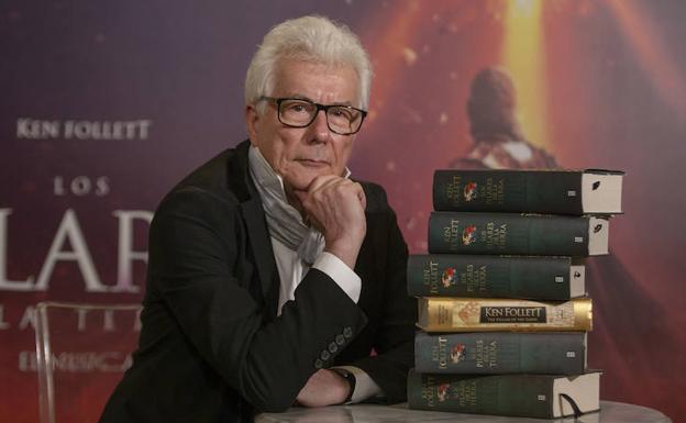 Vídeo: Ken Follet presenta en Madrid el musical 'Los pilares de la Tierra'