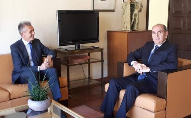 El Procurador del Común, Tomás Quintana, visita Ávila