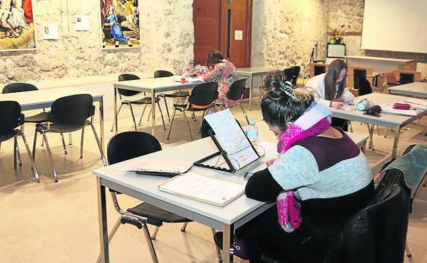 El palacio de Pedro I acoge los servicios de la biblioteca municipal de Cuéllar hasta el día 14