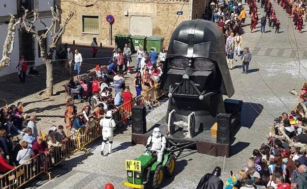 Creatividad, colorido y buen tiempo, en el XXII Carnaval Provincial de Cebreros