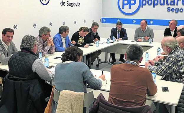 Los cazadores trasladan al PP su preocupación por el futuro de la actividad