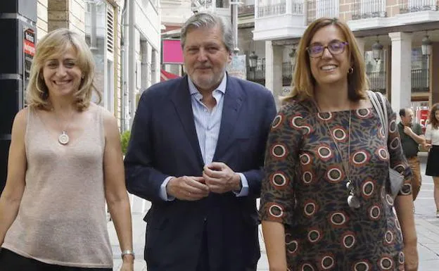 El exministro Íñigo Méndez de Vigo anuncia en Palencia su retirada de la política activa
