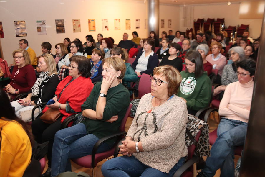 Cuéllar recuerda a mujeres en el olvido