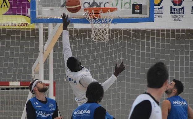 El Torneo Internacional de Balonmano trastoca los planes del Chocolates Trapa Palencia
