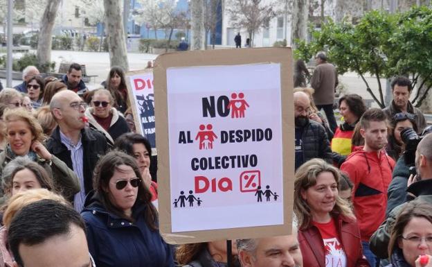 Trabajadores de DIA piden que se amplíe el plazo de negociación del ERE