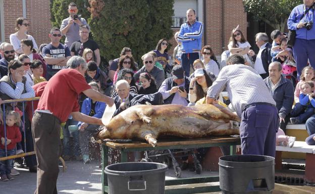 La fiesta de la matanza de Laguna reparte más de 500 raciones de jijas