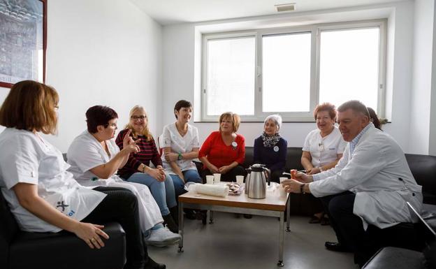 Cafés bien cargados de esperanza en la quinta planta del Hospital