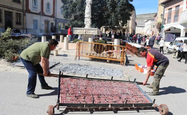 Castrillo de Don Juan vive una intensa jornada festiva gracias a la matanza